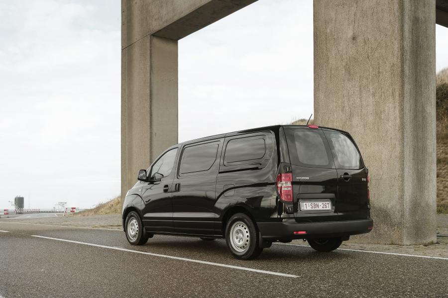  Hyundai H-1 Van (TQ) 2018 года  (EU) (фото 2 из 6)
